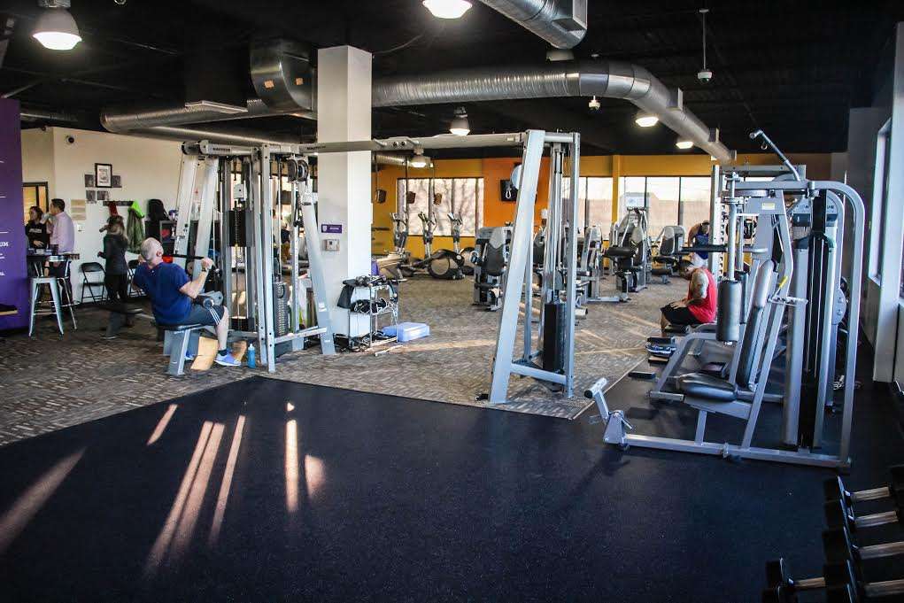 Anytime Fitness | 100 E Kansas St, Lansing, KS 66043, USA | Phone: (913) 364-4455