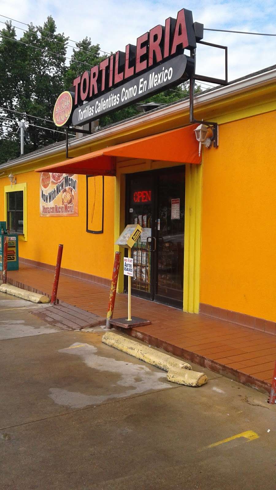 Tortilleria La Nueva Puntada | 801 Hillburn Dr, Dallas, TX 75217, USA | Phone: (214) 398-4788