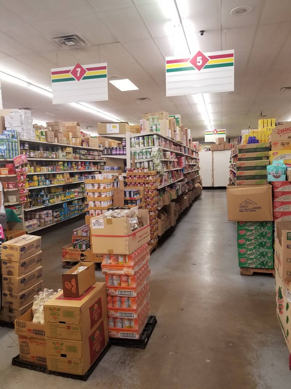 Lucky Market | 7100 E Harry St, Wichita, KS 67207, USA | Phone: (316) 833-1823