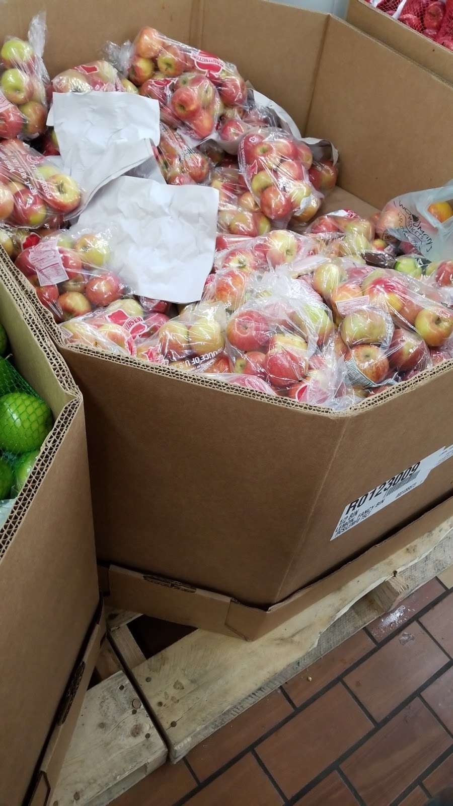 Woodmans Food Market | 2100 Randall Rd, Carpentersville, IL 60110, USA | Phone: (847) 649-9005