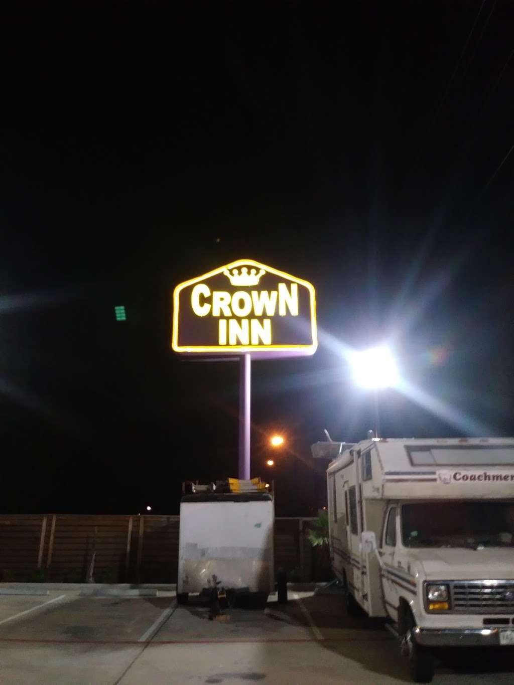 Crown Inn | 8737 Eastex Freeway Service Rd, Houston, TX 77093, USA | Phone: (713) 640-5755