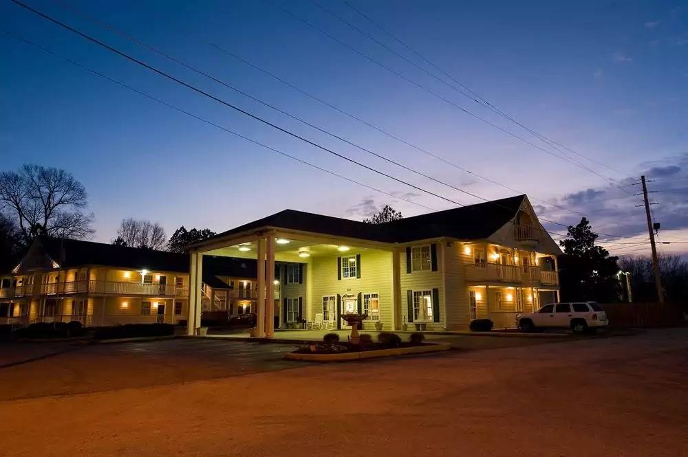 Plantation Oaks Suites & Inn | 6656 TN-3, Millington, TN 38053, USA | Phone: (901) 872-8000