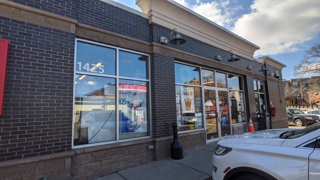 Jetz Convenience Center MKE | 1425 N Farwell Ave, Milwaukee, WI 53202, USA | Phone: (414) 278-8858