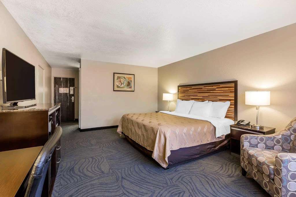 Quality Inn Fallbrook I-15 | 3135 Old Hwy 395, Fallbrook, CA 92028, USA | Phone: (760) 723-2888