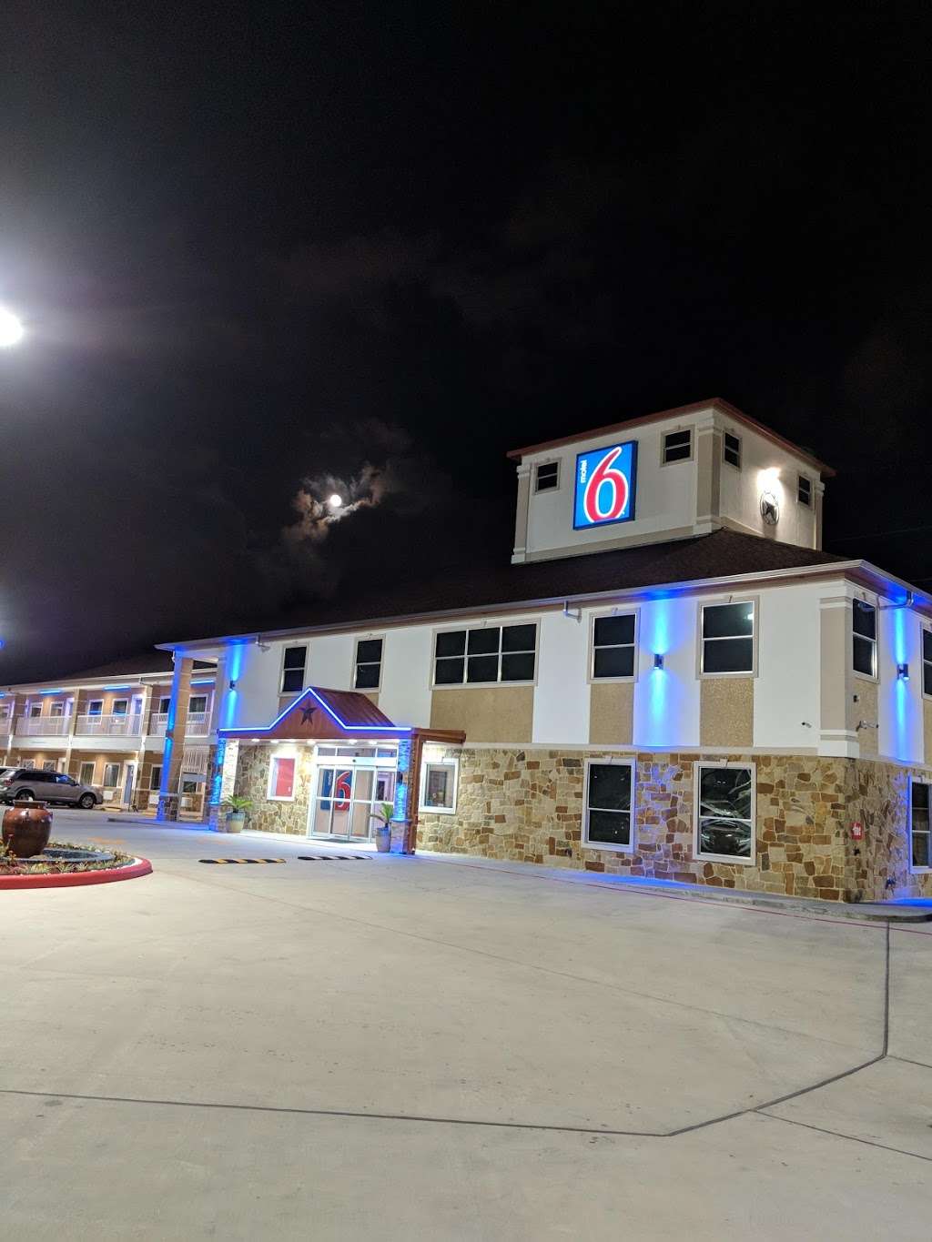 Motel 6 Houston | 12550 Kuykendahl Rd, Houston, TX 77090, USA | Phone: (832) 705-8992