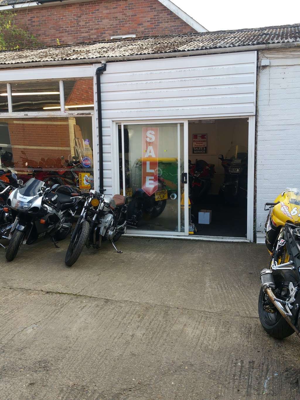 Fast lane motorcycles | 88 Priory St, Tonbridge TN9 2AH, UK | Phone: 01732 363630