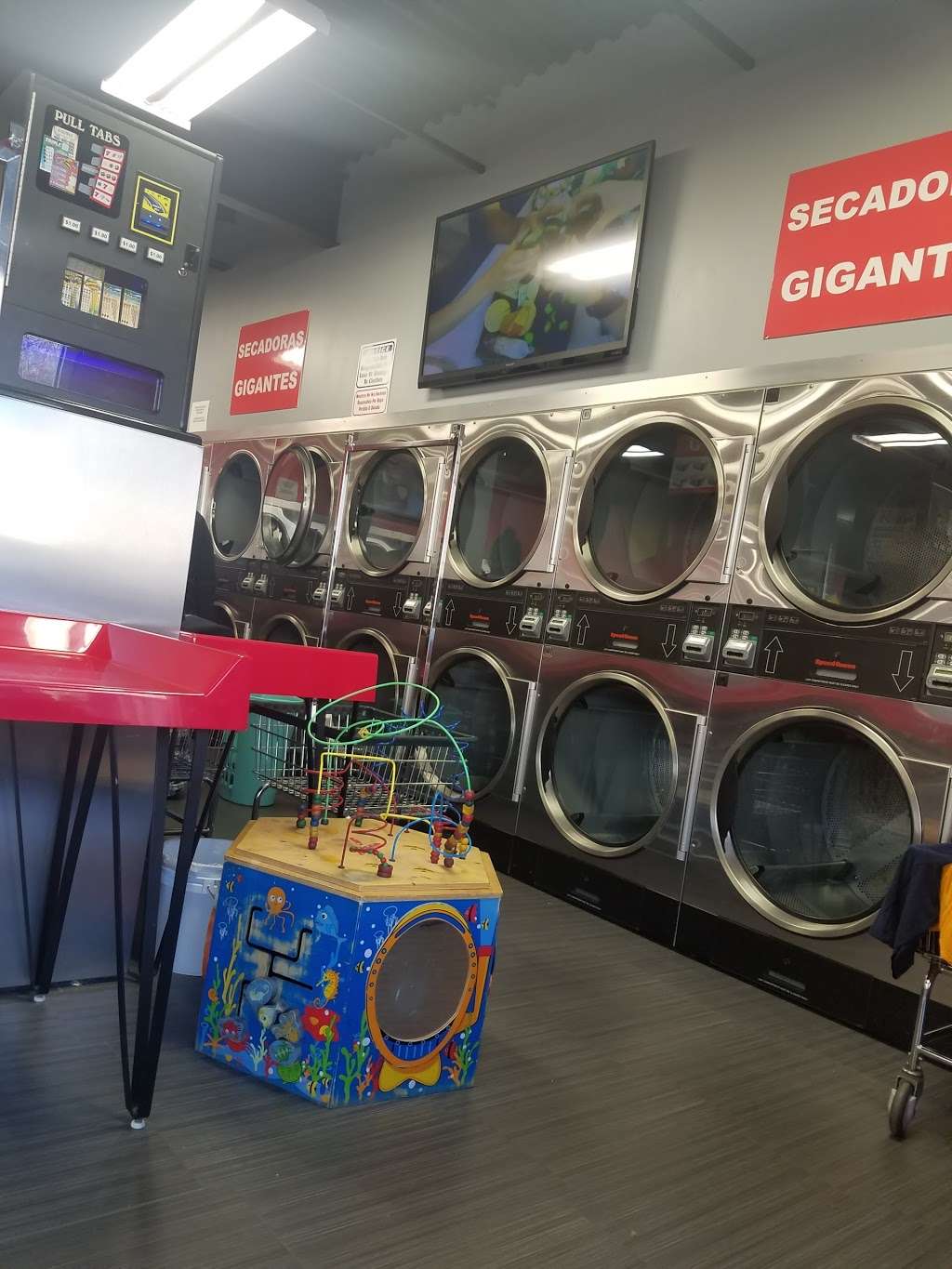 Union Laundromat | 193 S Union St, Lawrence, MA 01843, USA | Phone: (978) 984-5649