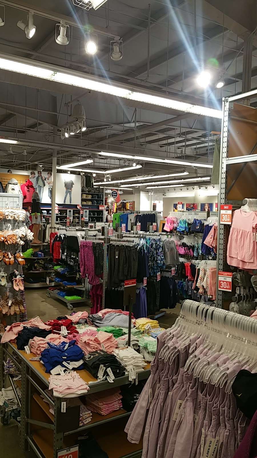 Old Navy Outlet | 2796 Tanger Way, Barstow, CA 92311, USA | Phone: (760) 253-7673