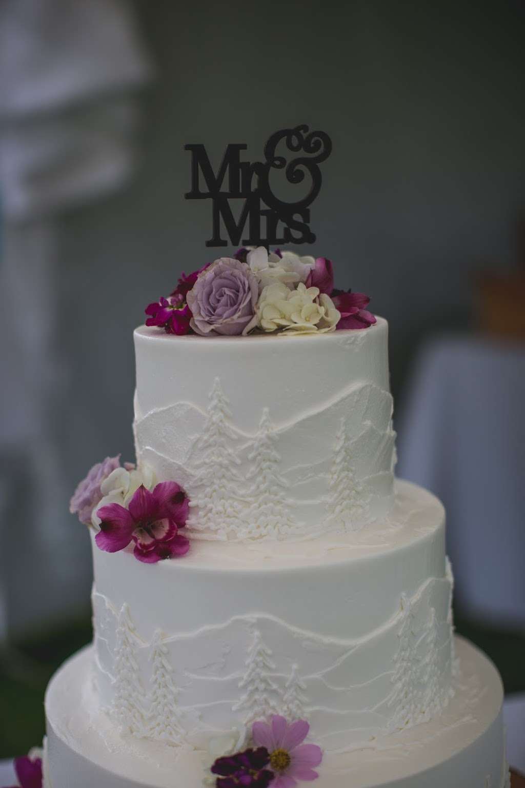 Colorado Rose Cake Company | 3303 Harmony Ct, Berthoud, CO 80513, USA | Phone: (303) 651-1440