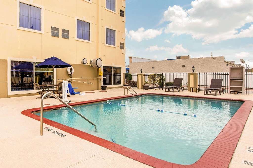 Comfort Inn & Suites IAH Bush Airport - East | 7014 Will Clayton Pkwy, Humble, TX 77338 | Phone: (281) 446-9997