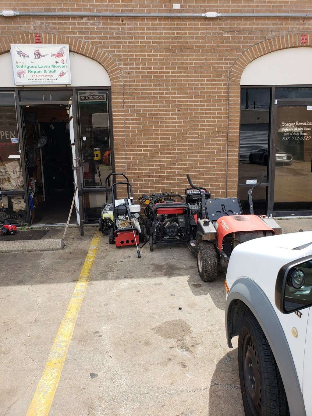 Rodriguez Lawnmower Repair & Sale | 17430 W Little York Rd, Houston, TX 77084, USA | Phone: (281) 859-0255