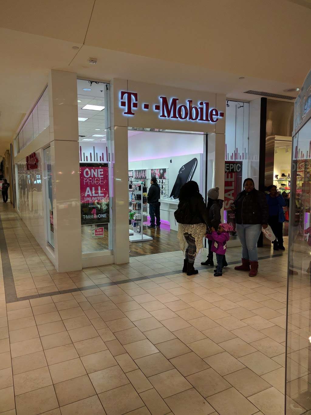 T-Mobile | 112 Eisenhower Pkwy #1037, Livingston, NJ 07039 | Phone: (973) 994-2046