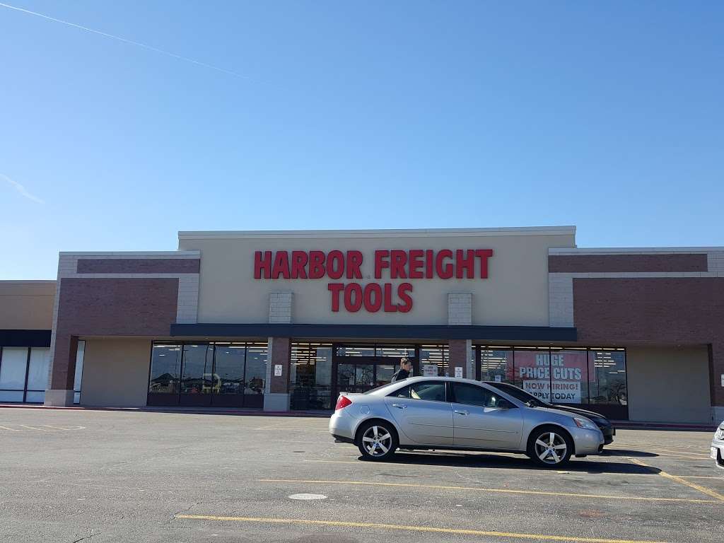 Harbor Freight Tools | 443 IL-59, Aurora, IL 60504, USA | Phone: (630) 820-5364