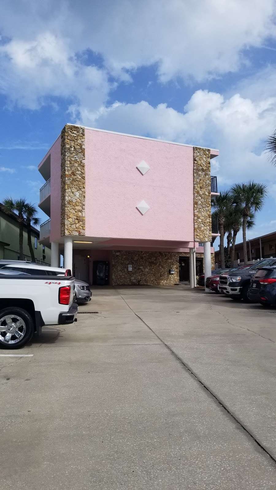 Flamingo Inn | 2011 S Atlantic Ave #5025, Daytona Beach, FL 32118, USA | Phone: (386) 451-5577