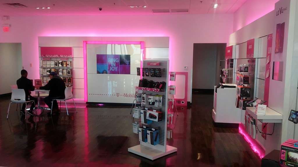 T-Mobile | 2024 N, IL-50 Spc A1, Bourbonnais, IL 60914, USA | Phone: (815) 802-0361