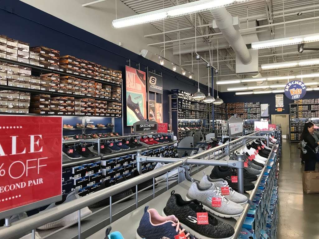 SKECHERS Factory Outlet | 2796 Tanger Way #350, Barstow, CA 92311, USA | Phone: (760) 253-3707