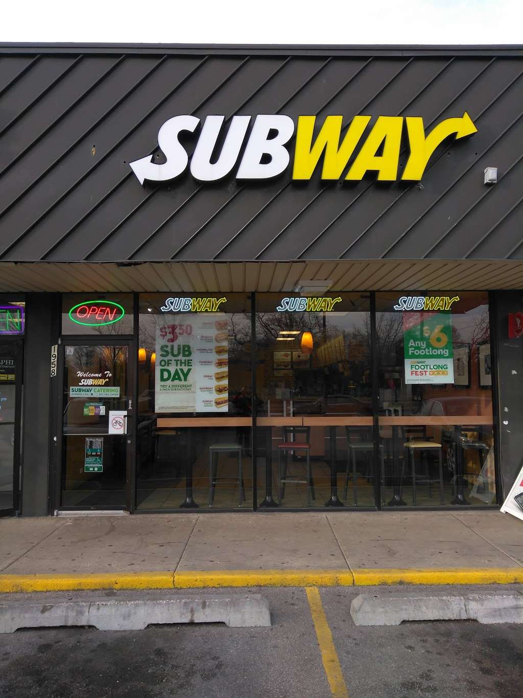 Subway Restaurants | 1958 W Peterson Ave, Chicago, IL 60660, USA | Phone: (773) 262-5080