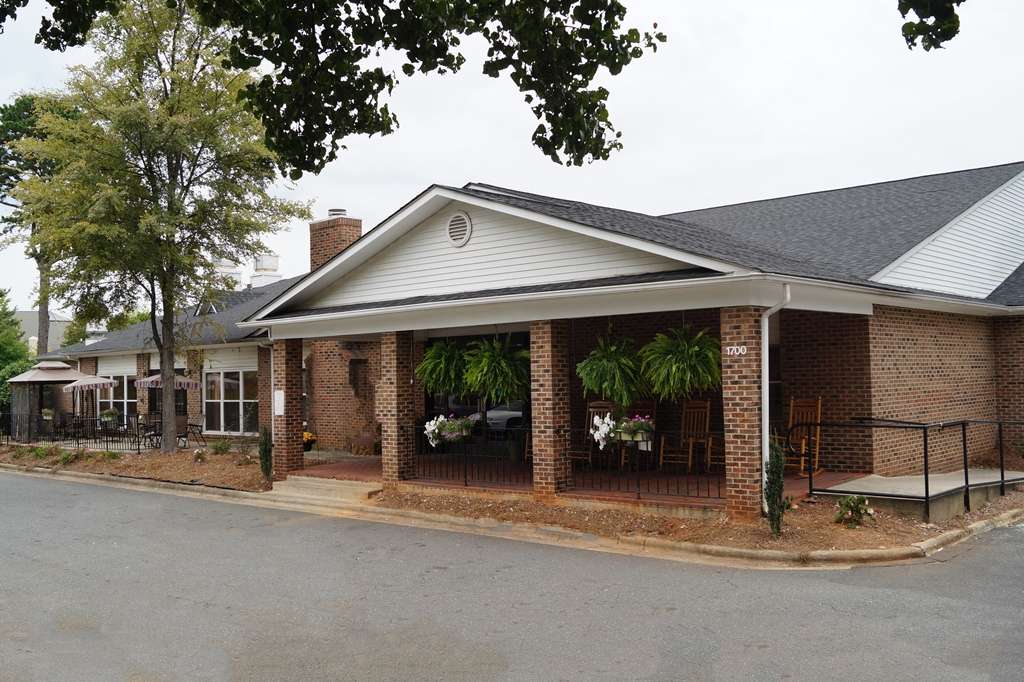 Queen City Assisted Living | 1700 Montana Dr, Charlotte, NC 28216, USA | Phone: (704) 393-2870