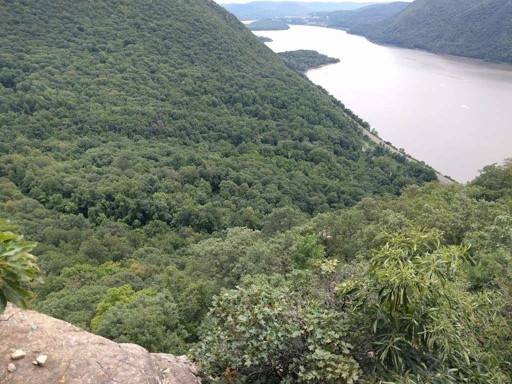 Breakneck Mountain Trailhead | 482-, 498 Bear Mountain-Beacon Hwy, Cold Spring, NY 10516