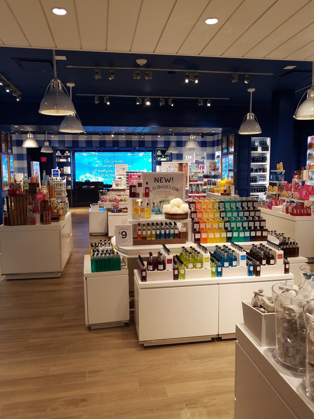 Bath & Body Works | 6801 Northlake Mall Dr, Charlotte, NC 28216, USA | Phone: (704) 596-3330