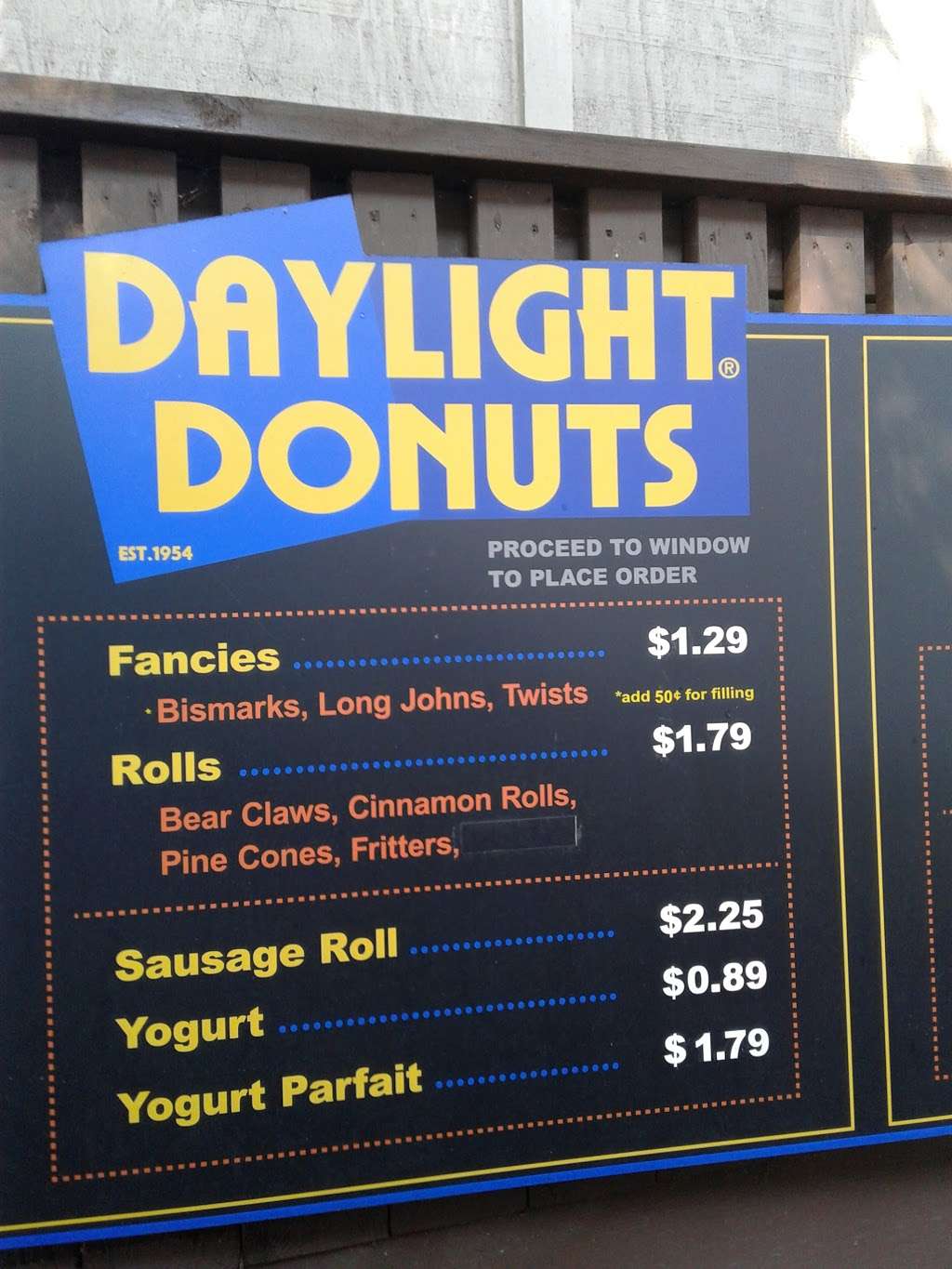 Daylight Donuts of Leavenworth | 323 Elm St, Leavenworth, KS 66048 | Phone: (913) 250-6186