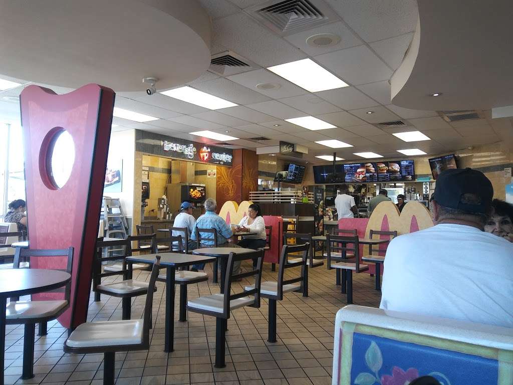 McDonalds | 11000 Victory Blvd, North Hollywood, CA 91606, USA | Phone: (818) 763-6340