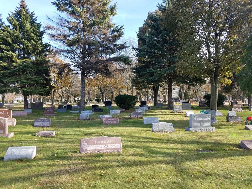 Woodlawn Cemetery | 614 E Howard Ave, Milwaukee, WI 53207, USA | Phone: (414) 744-4601