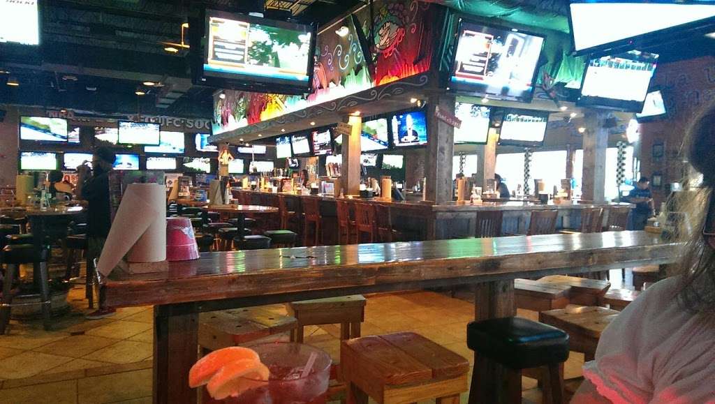 Chulas Sports Cantina | 11095 East Fwy, Houston, TX 77029, USA | Phone: (713) 455-7300