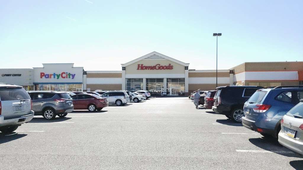 HomeGoods | 1700 Fruitville Pike, Lancaster, PA 17601, USA | Phone: (717) 392-2710