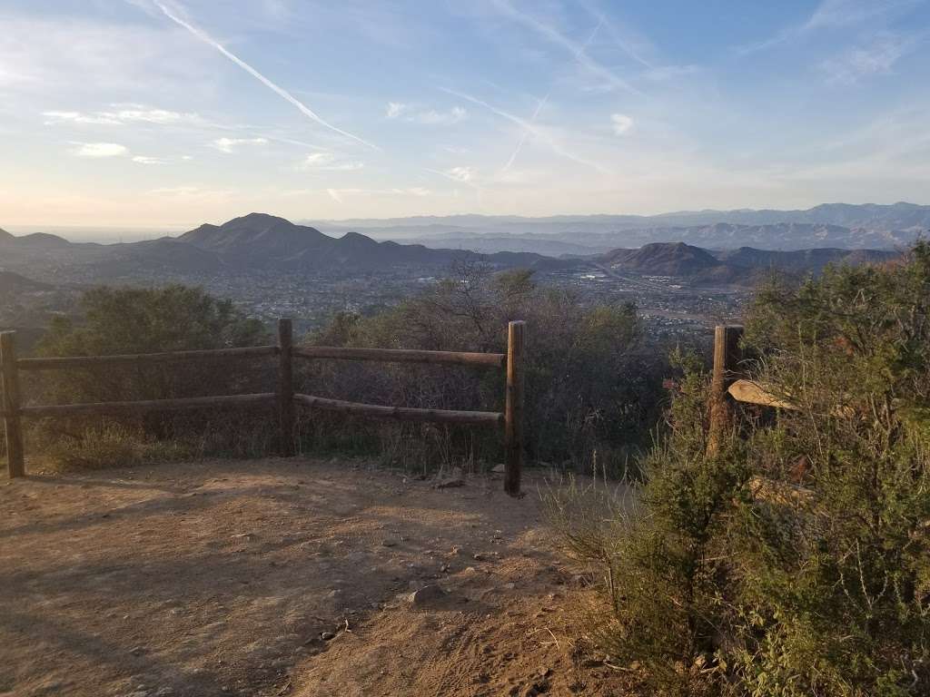 Rosewood Trail Trailhead | 398 Regal Oak Ct, Thousand Oaks, CA 91320, USA