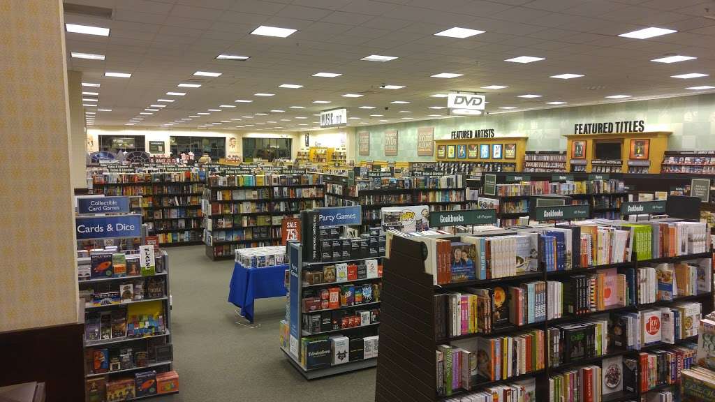 Barnes & Noble | 2960 Center Valley Pkwy Suite 742, Center Valley, PA 18034, USA | Phone: (610) 791-3261