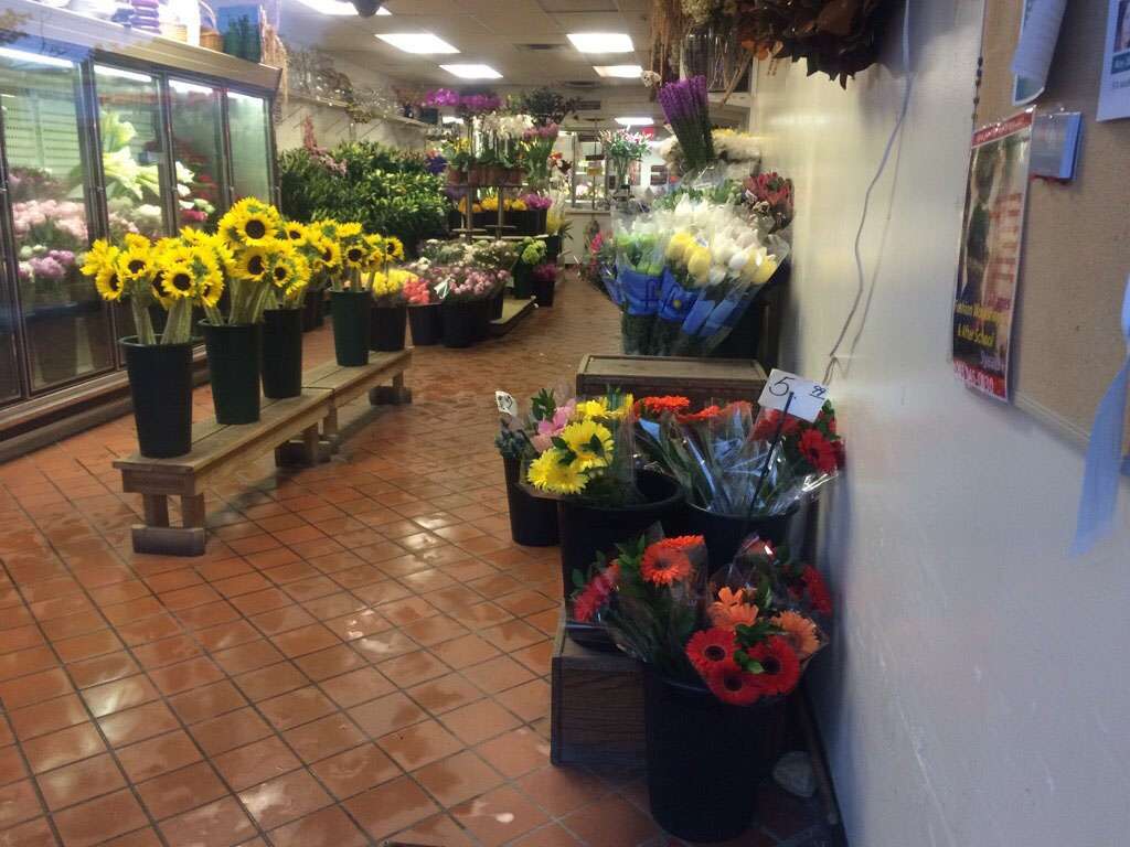 Compo Farm Flowers | 392 Post Rd E, Westport, CT 06880 | Phone: (203) 226-1293