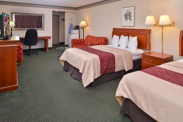 Red Roof Inn & Suites Newark - University | 1119 S College Ave, Newark, DE 19713, USA | Phone: (302) 368-8521