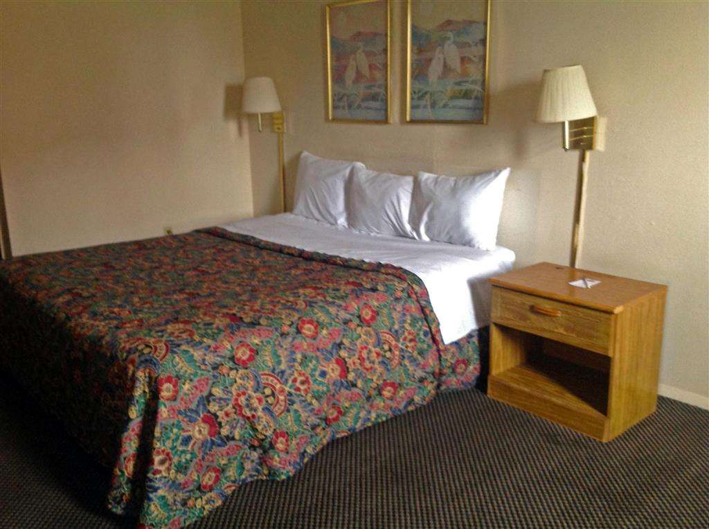 Country Hearth Inn & Suites - Indianapolis | 8850 E 21st St, Indianapolis, IN 46219, USA | Phone: (317) 755-1283