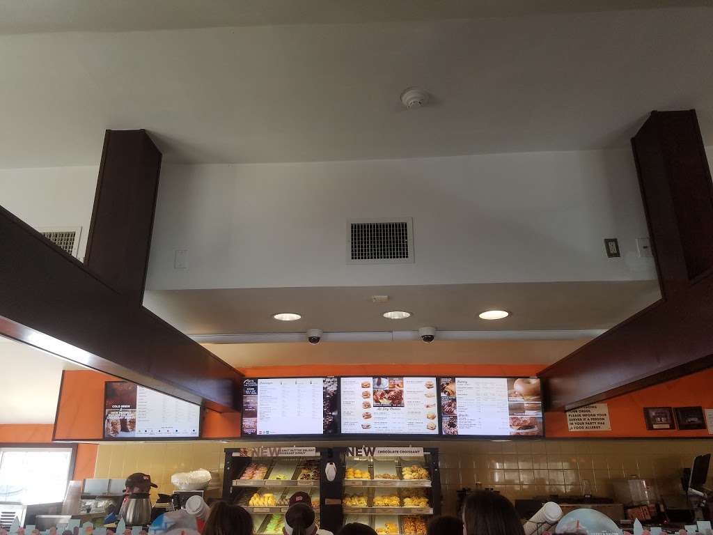 Dunkin Donuts | 400 Washington St, Westwood, MA 02090, USA | Phone: (781) 251-0442