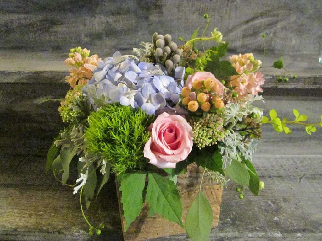 Creedons Flower Shop | 521 OHara Rd, Roaring Brook Township, PA 18444, USA | Phone: (570) 343-3563