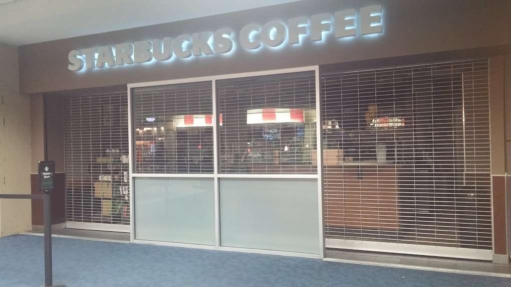 Starbucks | 3200 E Airfield Dr, Dallas, TX 75261, USA