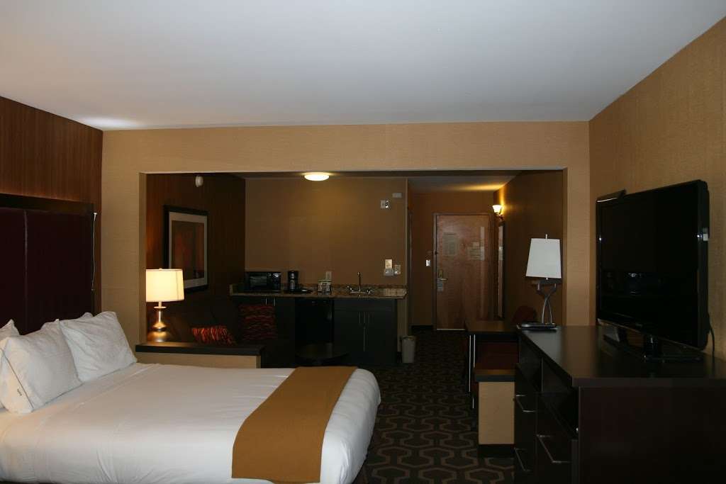 Holiday Inn Express & Suites Vineland Millville | 398 Smith St, Vineland, NJ 08360, USA | Phone: (856) 293-8888