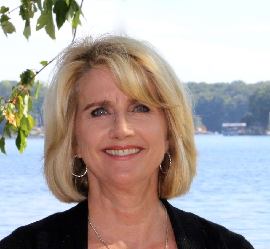 Lake Norman Realty: Barbara Bulen | 630 Williamson Rd, Mooresville, NC 28117 | Phone: (704) 745-7049