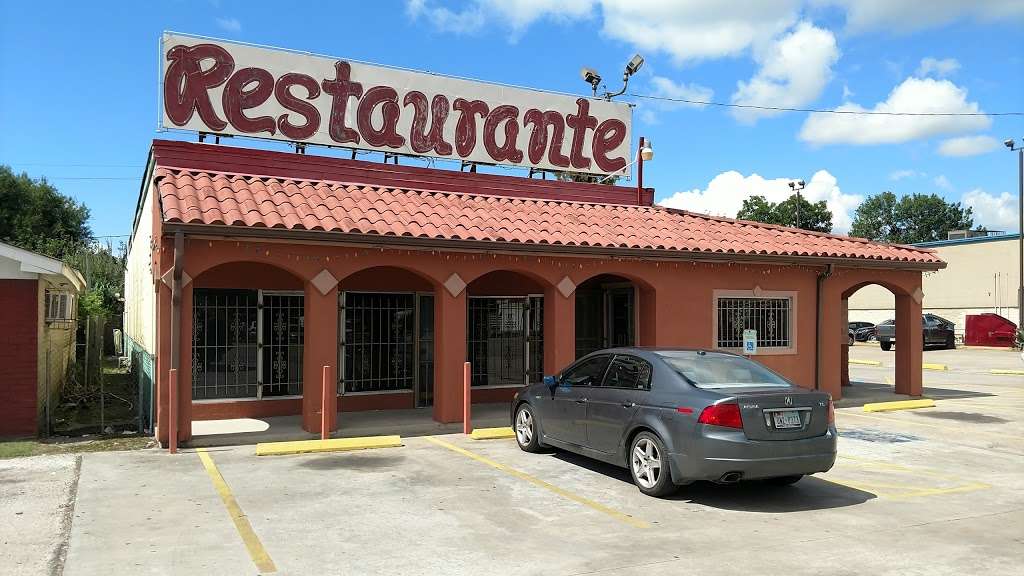 Carlos Mexican Restaurant | 3603 Aldine Mail Rte Rd, Houston, TX 77039, USA | Phone: (281) 442-8083