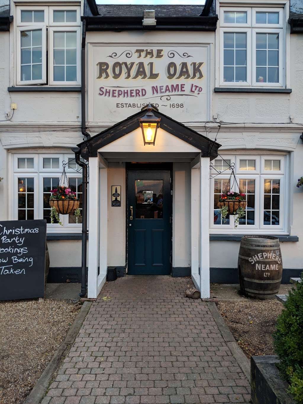 Royal Oak | Chapel Wood Rd, New Ash Green TN15 7HT, UK | Phone: 01474 871588