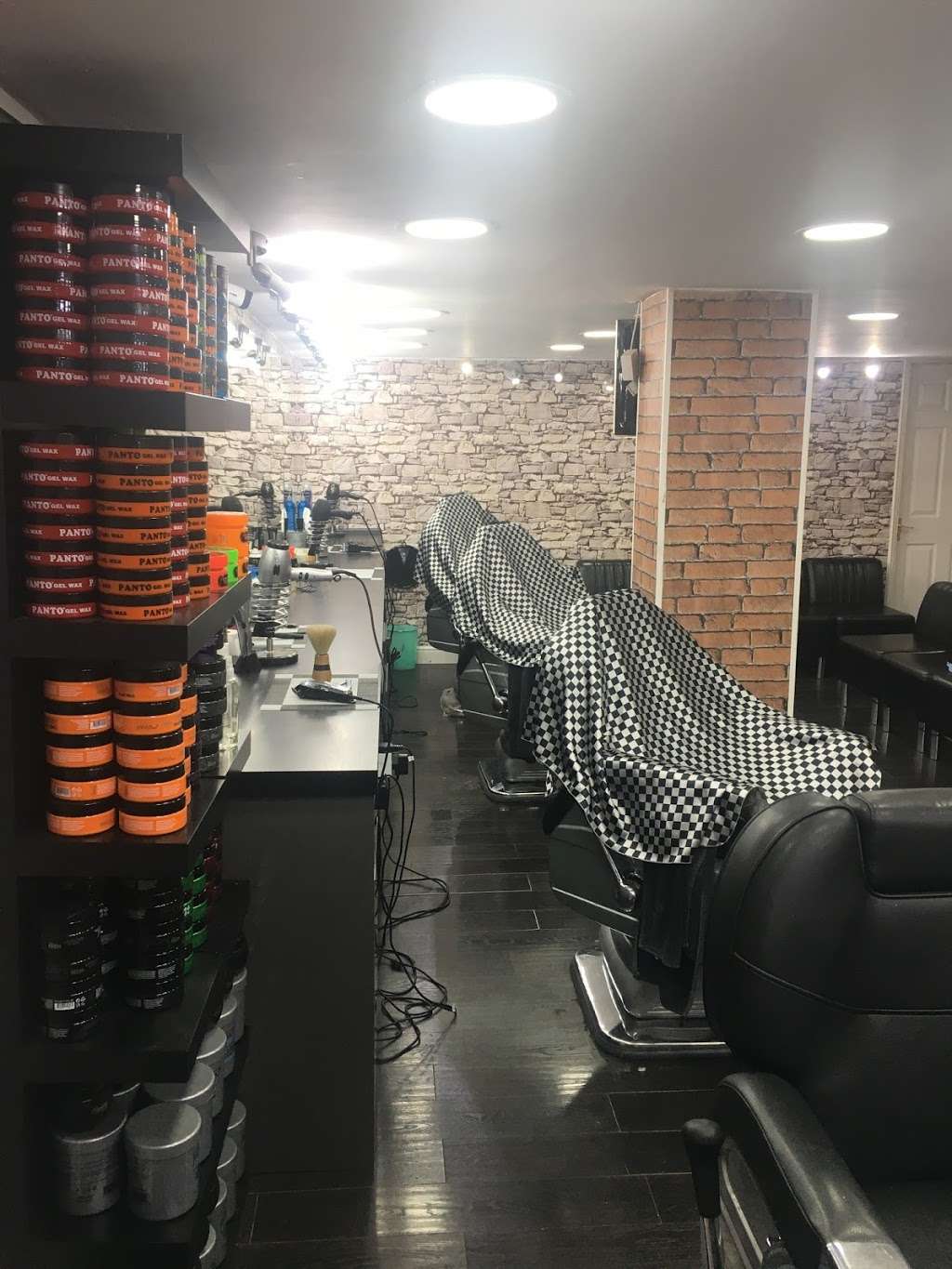 Head Office Hairdressers | 25 Central Parade, New Addington, Croydon CR0 0JB, UK | Phone: 01689 842286