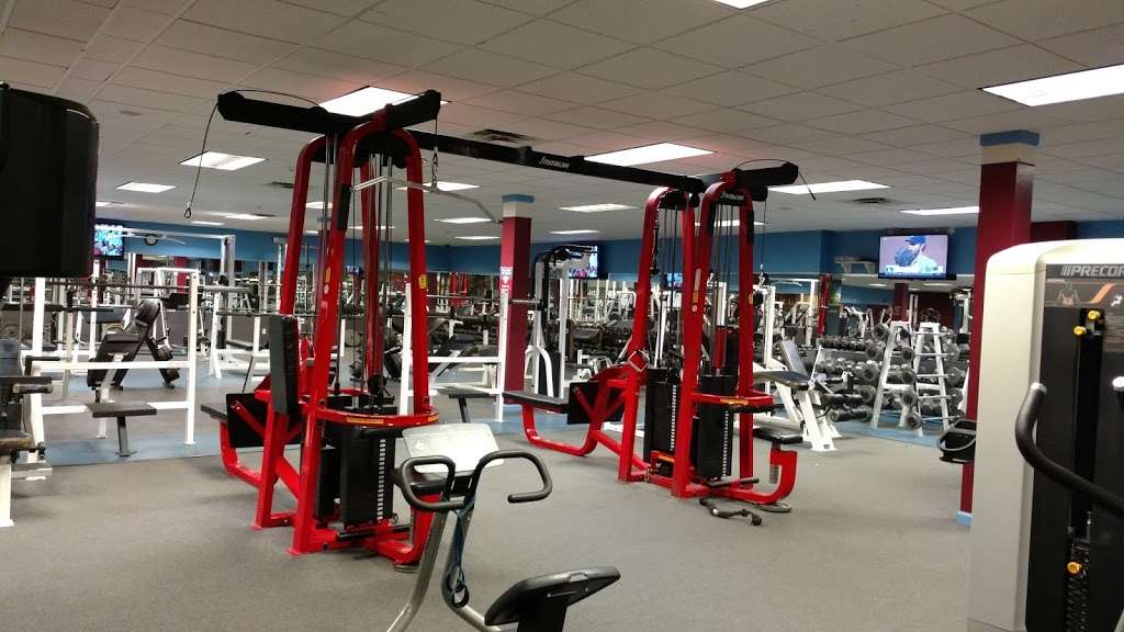 World Gym - Pawling | Atrium Building, 198 NY-22, Pawling, NY 12564, USA | Phone: (845) 855-9710