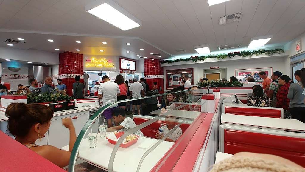 In-N-Out Burger | 9149 S Sepulveda Blvd, Los Angeles, CA 90045, USA | Phone: (800) 786-1000