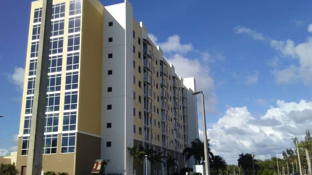 Bayview Student Living at FIU | 3000 NE 151st St, North Miami, FL 33181, USA | Phone: (305) 998-3777