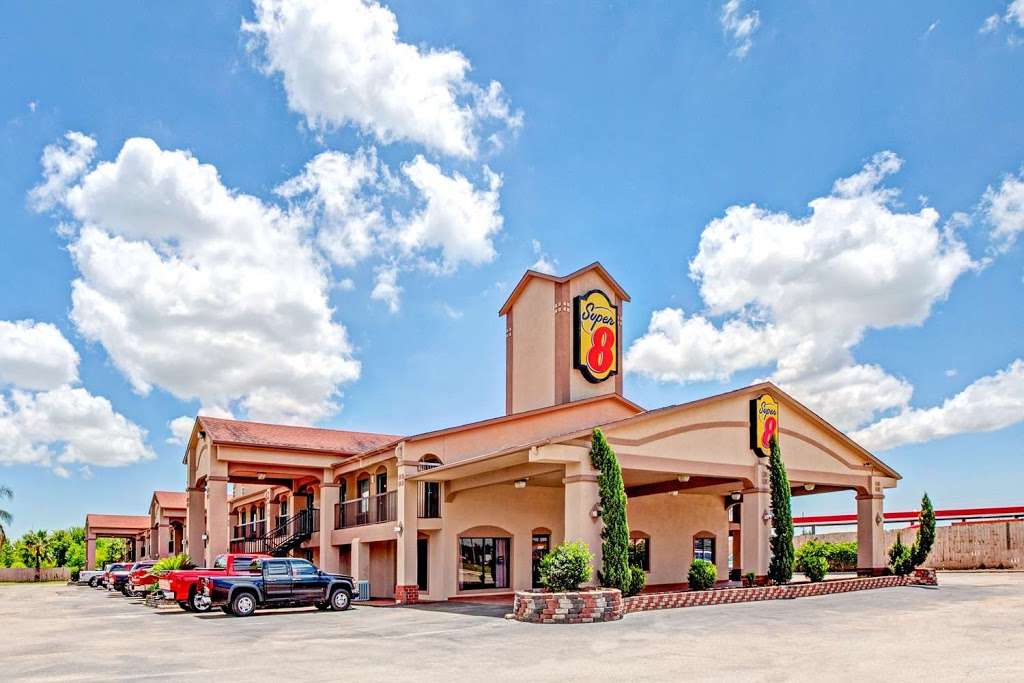 Super 8 by Wyndham Baytown/Mont Belvieu | 9032 TX-146, Baytown, TX 77523, USA | Phone: (281) 751-6012