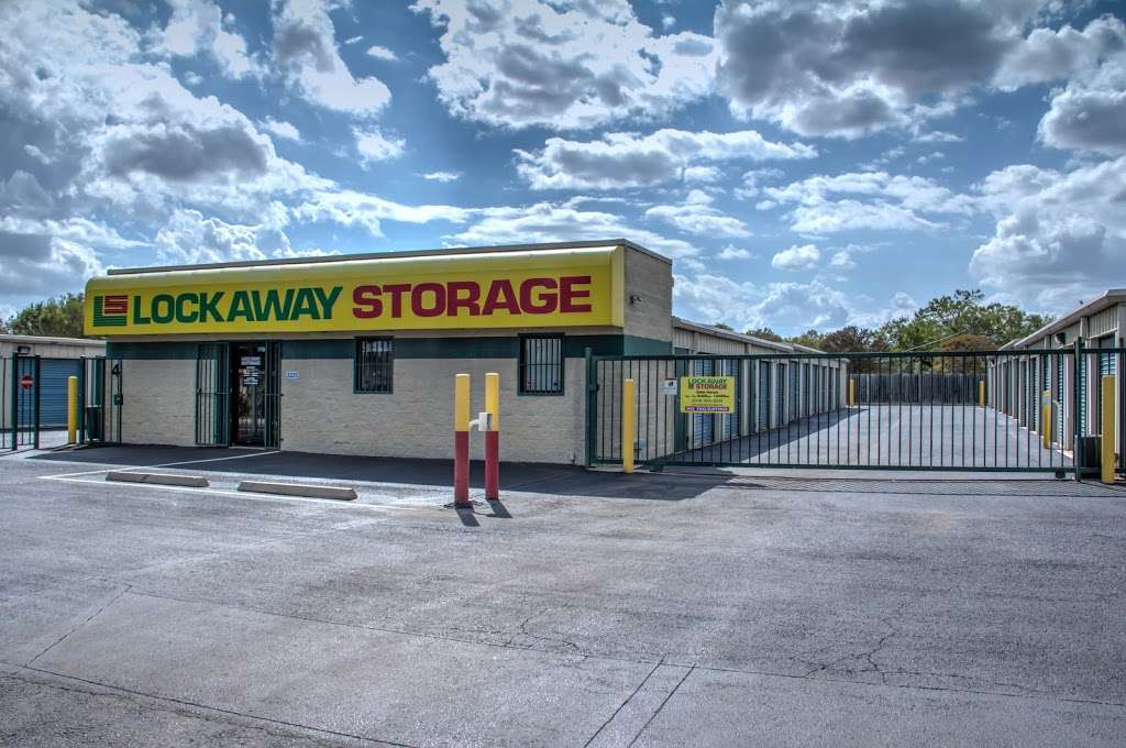Lockaway Storage - WW White | 2235 S WW White Rd, San Antonio, TX 78222, USA | Phone: (210) 588-0188