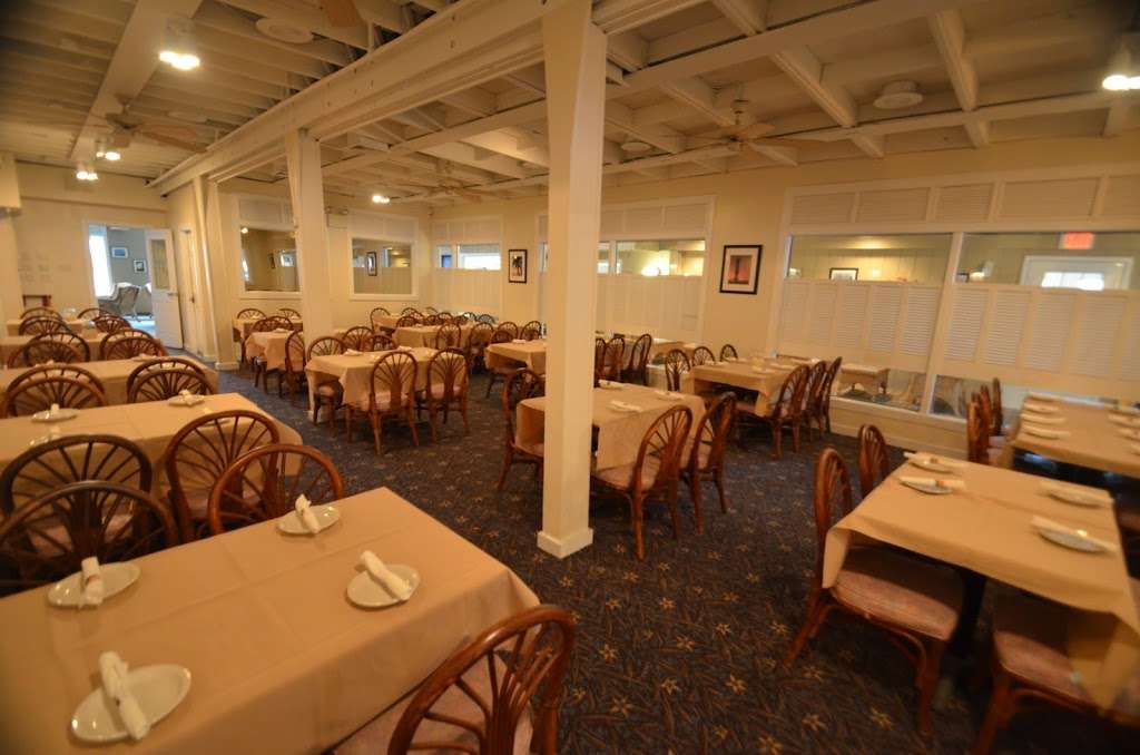 Uries Waterfront Restaurant | 588 W Rio Grande Ave, Wildwood, NJ 08260, USA | Phone: (609) 522-4189