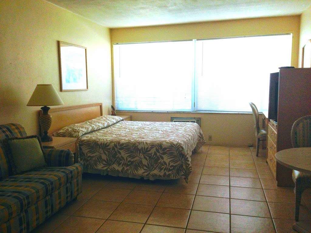 Surf Inn Hotel - Hollywood | 308 Monroe St, Hollywood, FL 33019, USA | Phone: (954) 554-1732