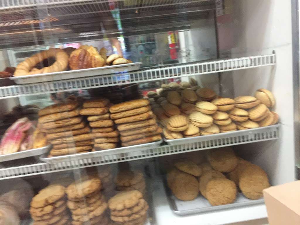 Yaniras Bakery | 636 W Harvard Blvd # B, Santa Paula, CA 93060, USA | Phone: (805) 933-9700